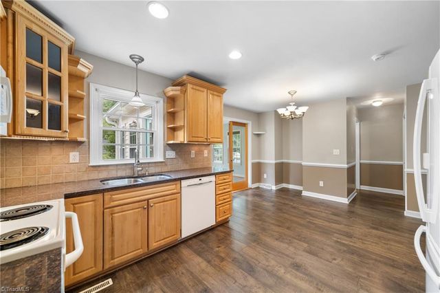 6204 Highland Brook Drive, Clemmons, NC 27012