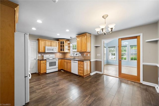 6204 Highland Brook Drive, Clemmons, NC 27012