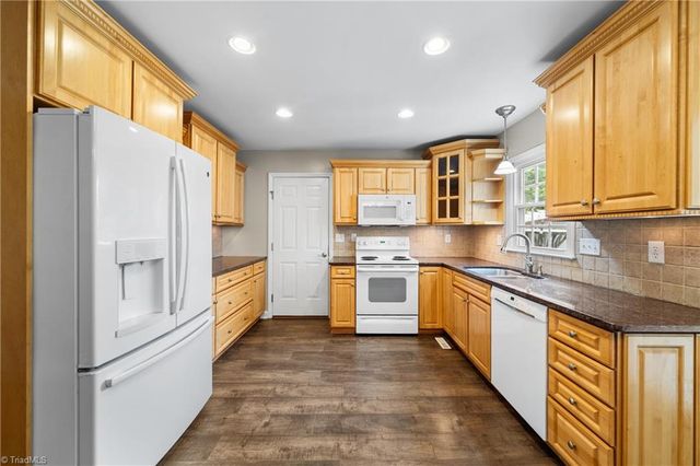 6204 Highland Brook Drive, Clemmons, NC 27012