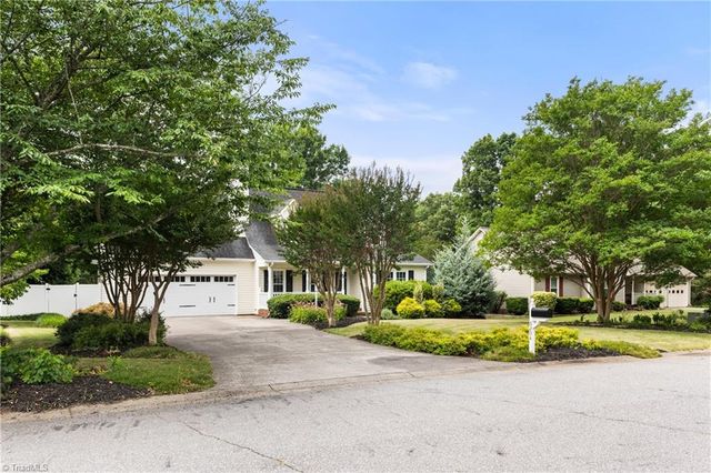 6204 Highland Brook Drive, Clemmons, NC 27012