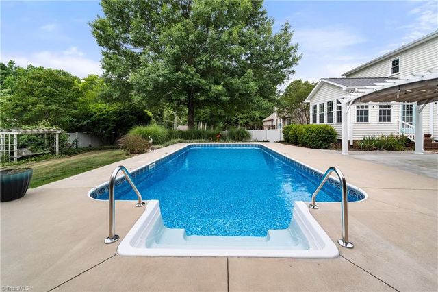 6204 Highland Brook Drive, Clemmons, NC 27012