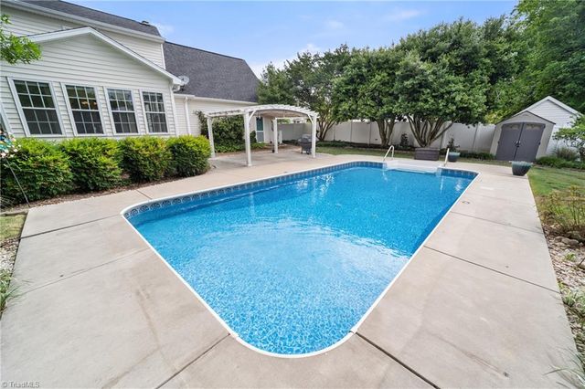 6204 Highland Brook Drive, Clemmons, NC 27012