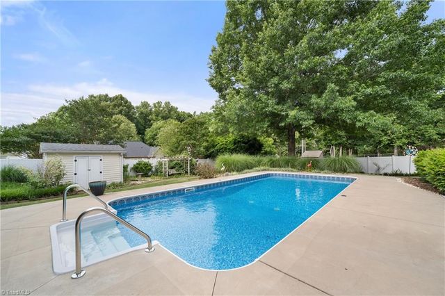 6204 Highland Brook Drive, Clemmons, NC 27012