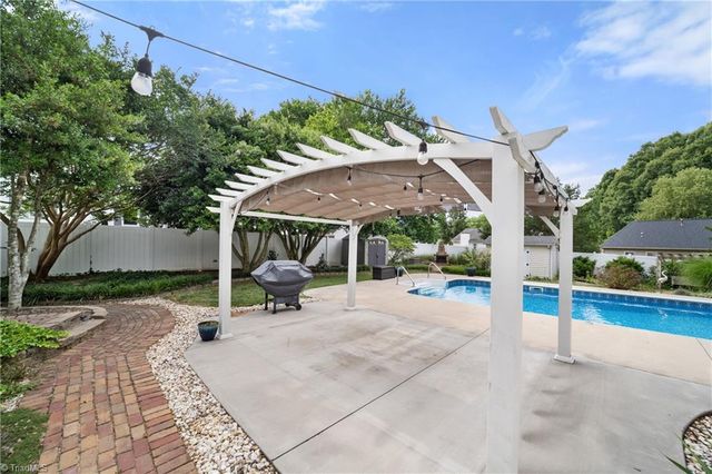 6204 Highland Brook Drive, Clemmons, NC 27012