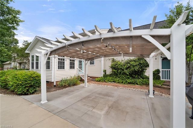 6204 Highland Brook Drive, Clemmons, NC 27012
