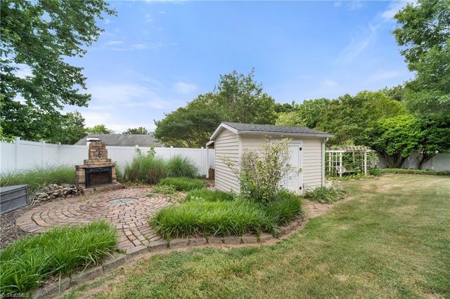 6204 Highland Brook Drive, Clemmons, NC 27012