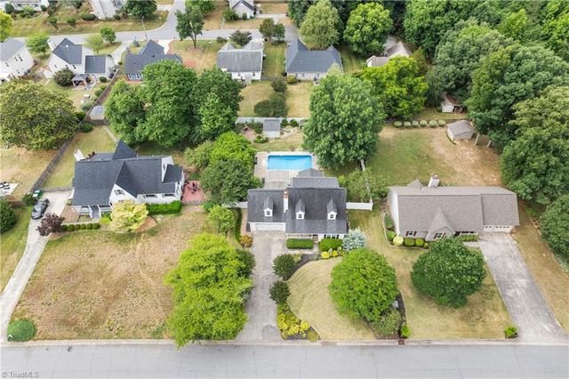 6204 Highland Brook Drive, Clemmons, NC 27012