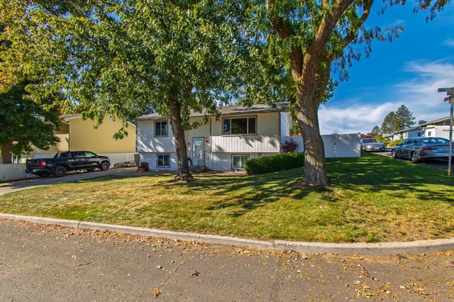 8319 N N Wilding Dr, Spokane, WA 99208