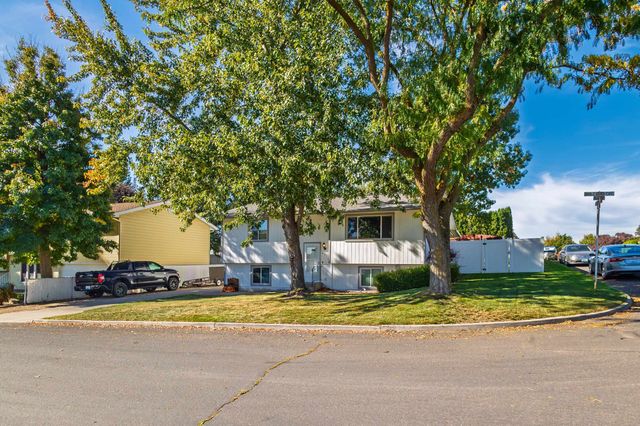 8319 N N Wilding Dr, Spokane, WA 99208