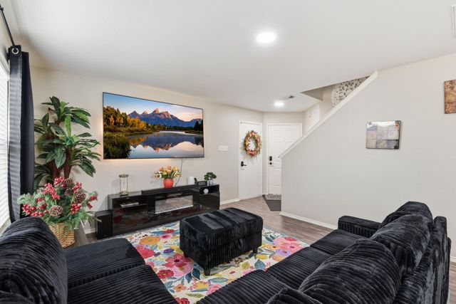 9519 Maple Green Lane, Houston, TX 77044