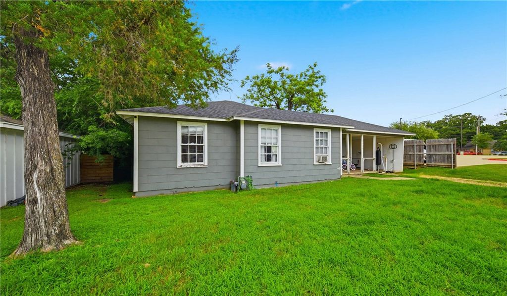 3006 First St, Bryan, TX 77801 — photo 3