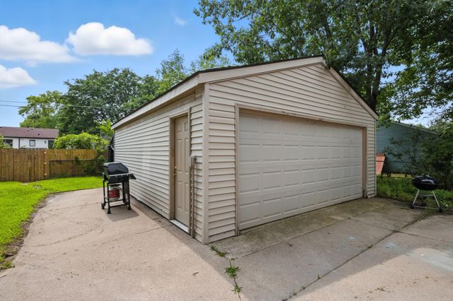 2710 91st Avenue NE, Blaine, MN 55449