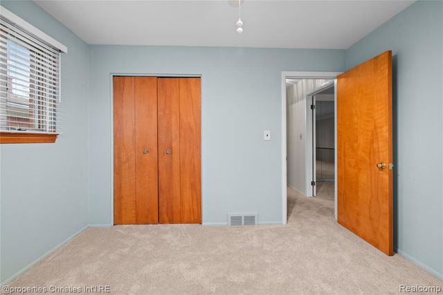 7479 Carrousel Boulevard, Westland, MI 48185