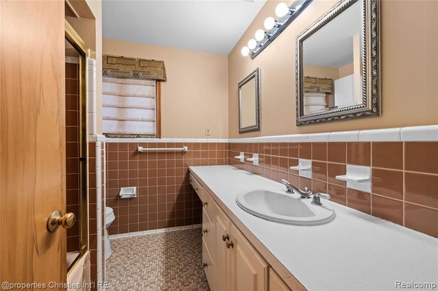 7479 Carrousel Boulevard, Westland, MI 48185