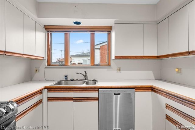 7479 Carrousel Boulevard, Westland, MI 48185