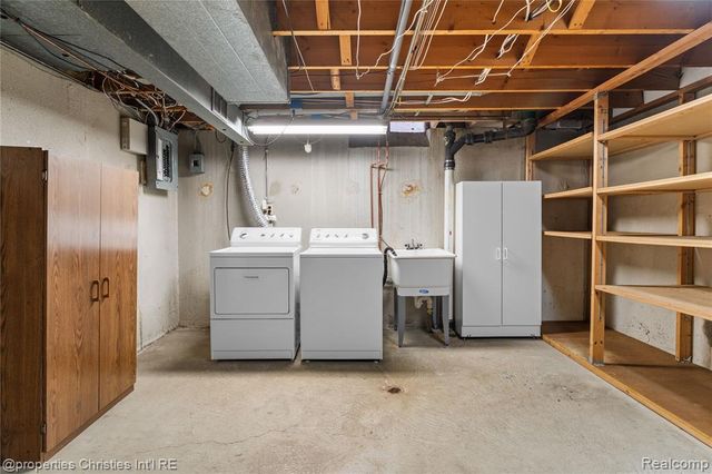 7479 Carrousel Boulevard, Westland, MI 48185