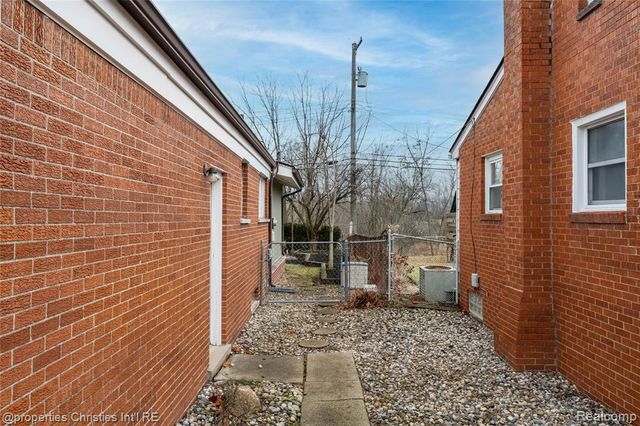 7479 Carrousel Boulevard, Westland, MI 48185