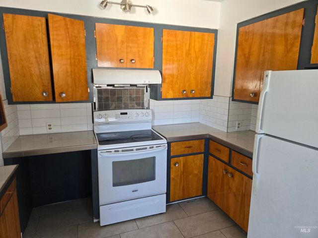 711 E 2nd Ave, Twin Falls, ID 83301