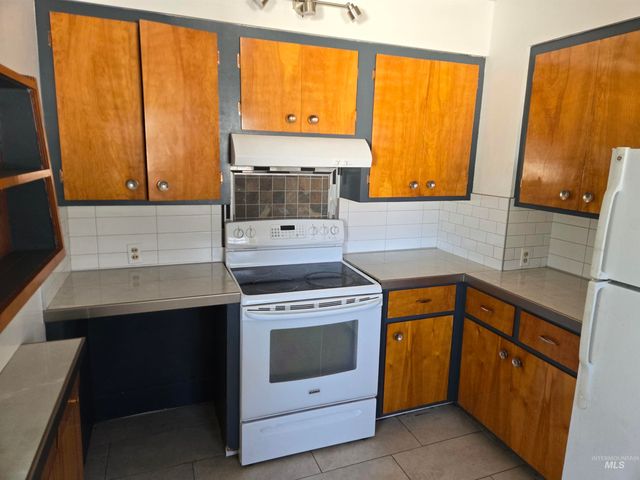 711 E 2nd Ave, Twin Falls, ID 83301