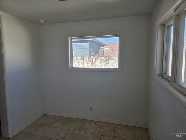 711 E 2nd Ave, Twin Falls, ID 83301