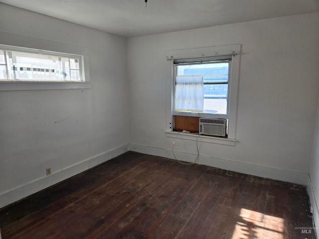 711 E 2nd Ave, Twin Falls, ID 83301