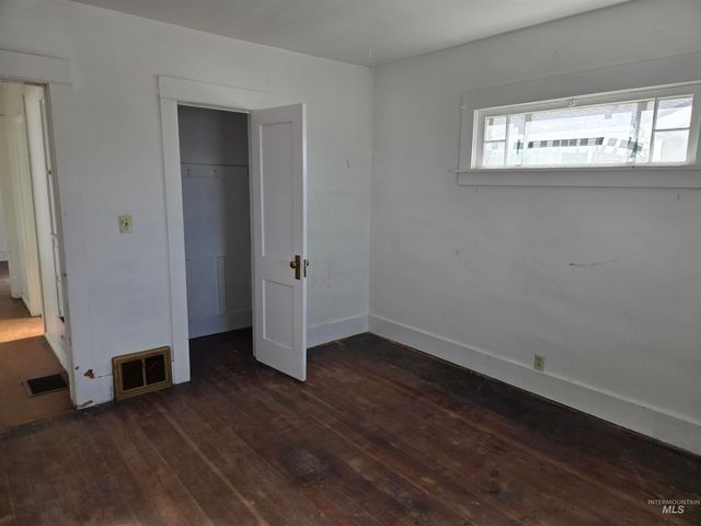 711 E 2nd Ave, Twin Falls, ID 83301