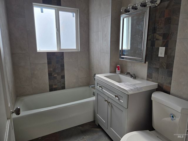 711 E 2nd Ave, Twin Falls, ID 83301