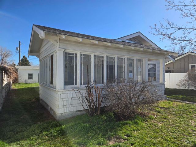 711 E 2nd Ave, Twin Falls, ID 83301