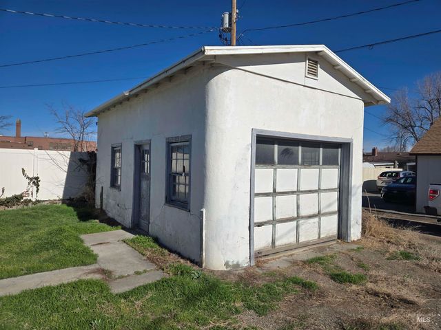 711 E 2nd Ave, Twin Falls, ID 83301