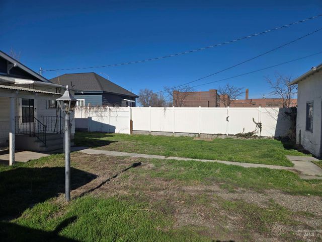 711 E 2nd Ave, Twin Falls, ID 83301