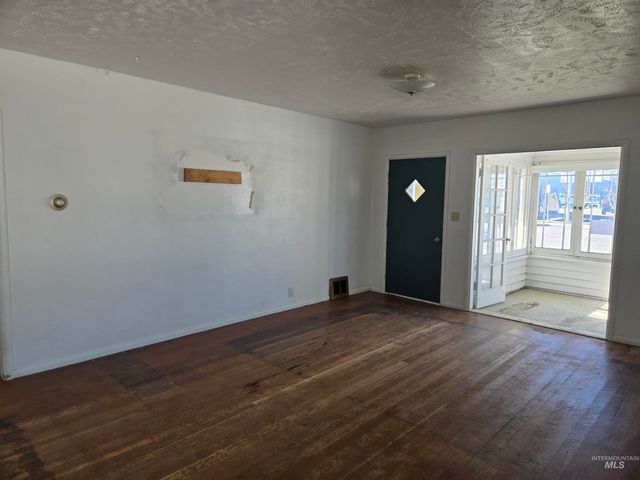 711 E 2nd Ave, Twin Falls, ID 83301