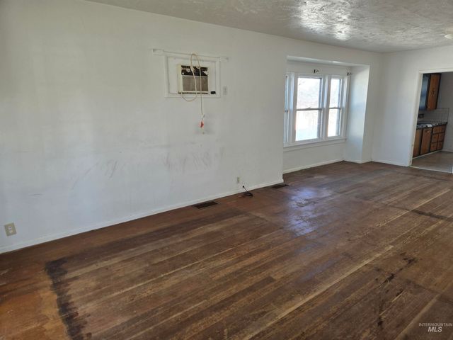 711 E 2nd Ave, Twin Falls, ID 83301