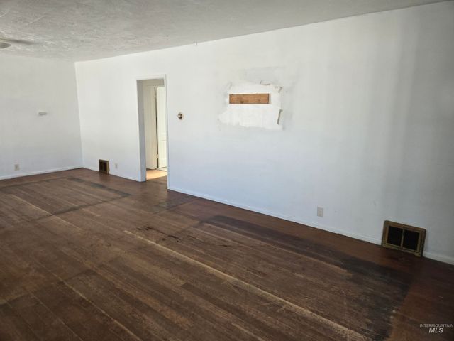 711 E 2nd Ave, Twin Falls, ID 83301