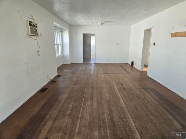 711 E 2nd Ave, Twin Falls, ID 83301