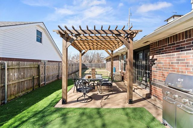 2220 Crosstrails, Edmond, OK 73003