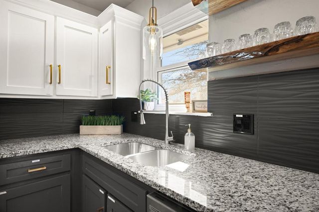 2220 Crosstrails, Edmond, OK 73003