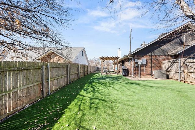 2220 Crosstrails, Edmond, OK 73003