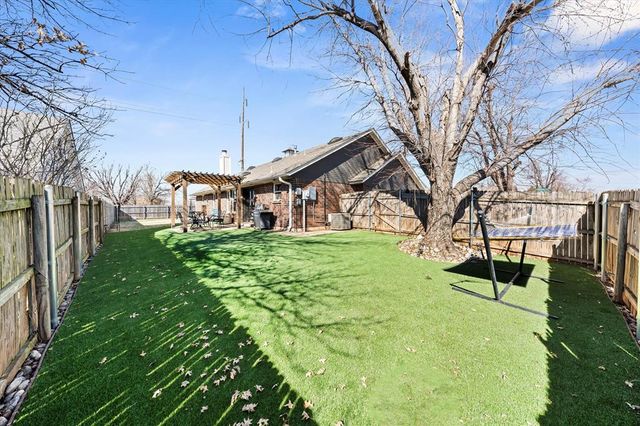 2220 Crosstrails, Edmond, OK 73003