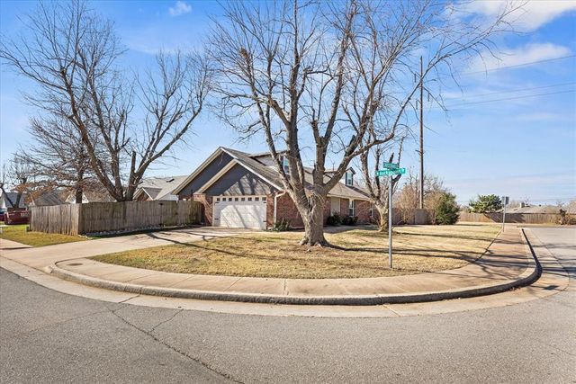 2220 Crosstrails, Edmond, OK 73003