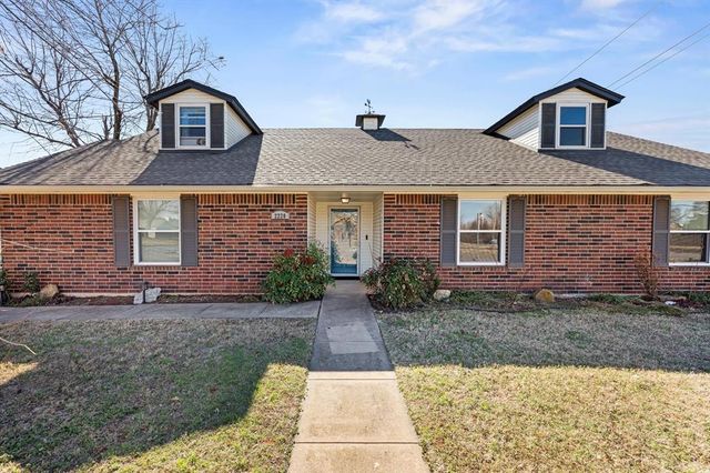 2220 Crosstrails, Edmond, OK 73003