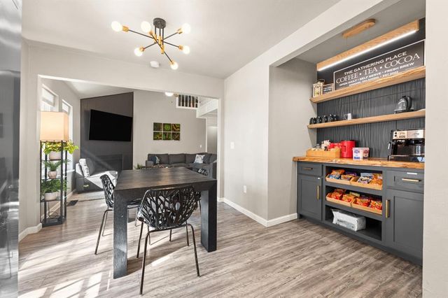 2220 Crosstrails, Edmond, OK 73003