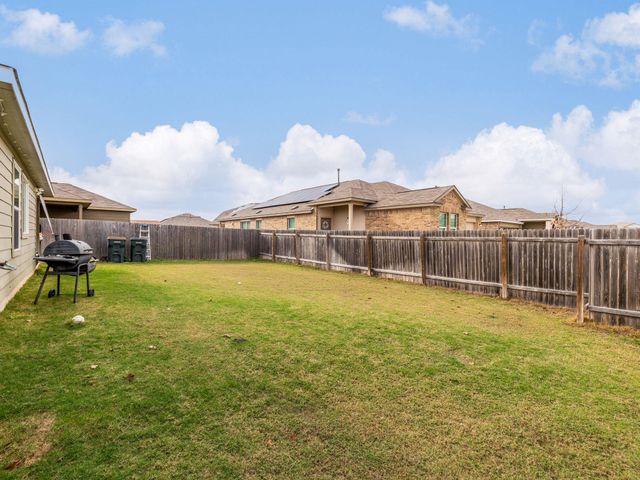 210 Escondido CIR, San Marcos, TX 78666