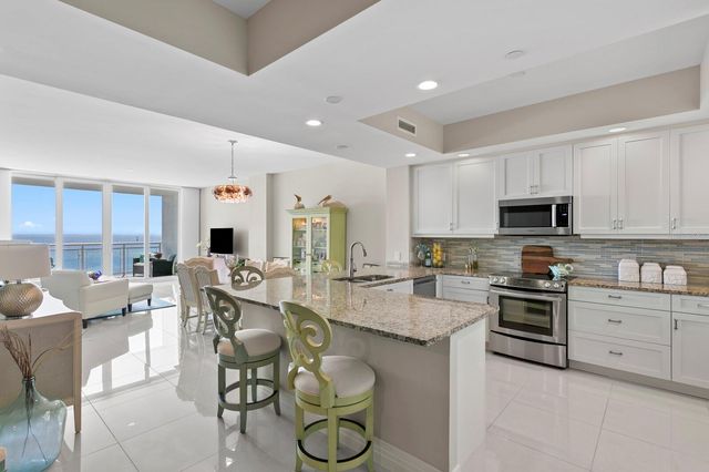 1325 SNELL ISLE BOULEVARD NE 709, St Petersburg, FL 33704