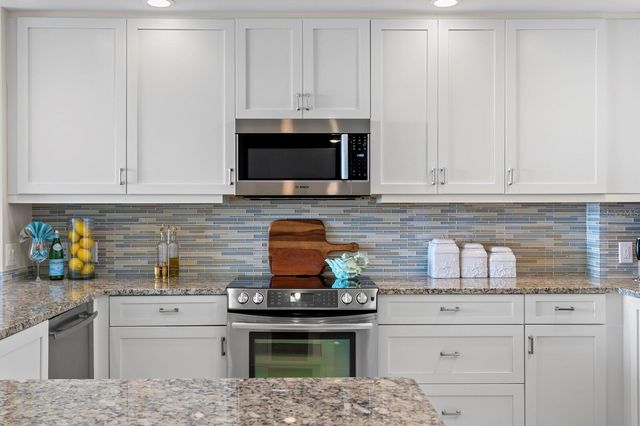 1325 SNELL ISLE BOULEVARD NE 709, St Petersburg, FL 33704