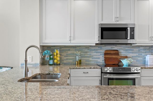 1325 SNELL ISLE BOULEVARD NE 709, St Petersburg, FL 33704