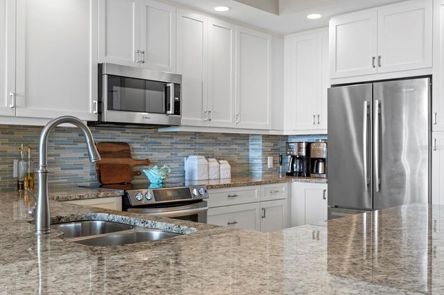 1325 SNELL ISLE BOULEVARD NE 709, St Petersburg, FL 33704