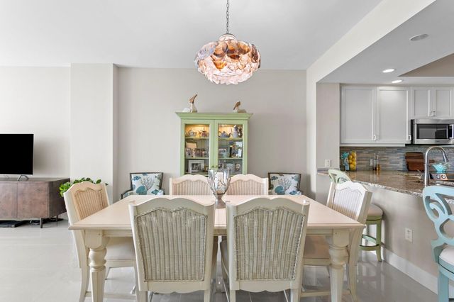 1325 SNELL ISLE BOULEVARD NE 709, St Petersburg, FL 33704