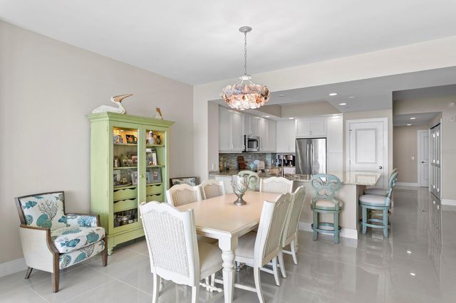 1325 SNELL ISLE BOULEVARD NE 709, St Petersburg, FL 33704