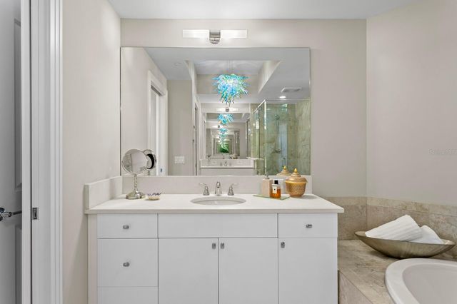 1325 SNELL ISLE BOULEVARD NE 709, St Petersburg, FL 33704