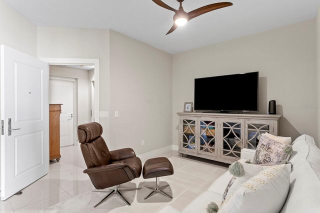 1325 SNELL ISLE BOULEVARD NE 709, St Petersburg, FL 33704